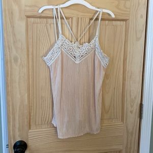 Slinky top lightweight accents